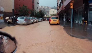 La cruilla del carrer Riera Mariona amb La Carretera inundada // Ferran Amigó 